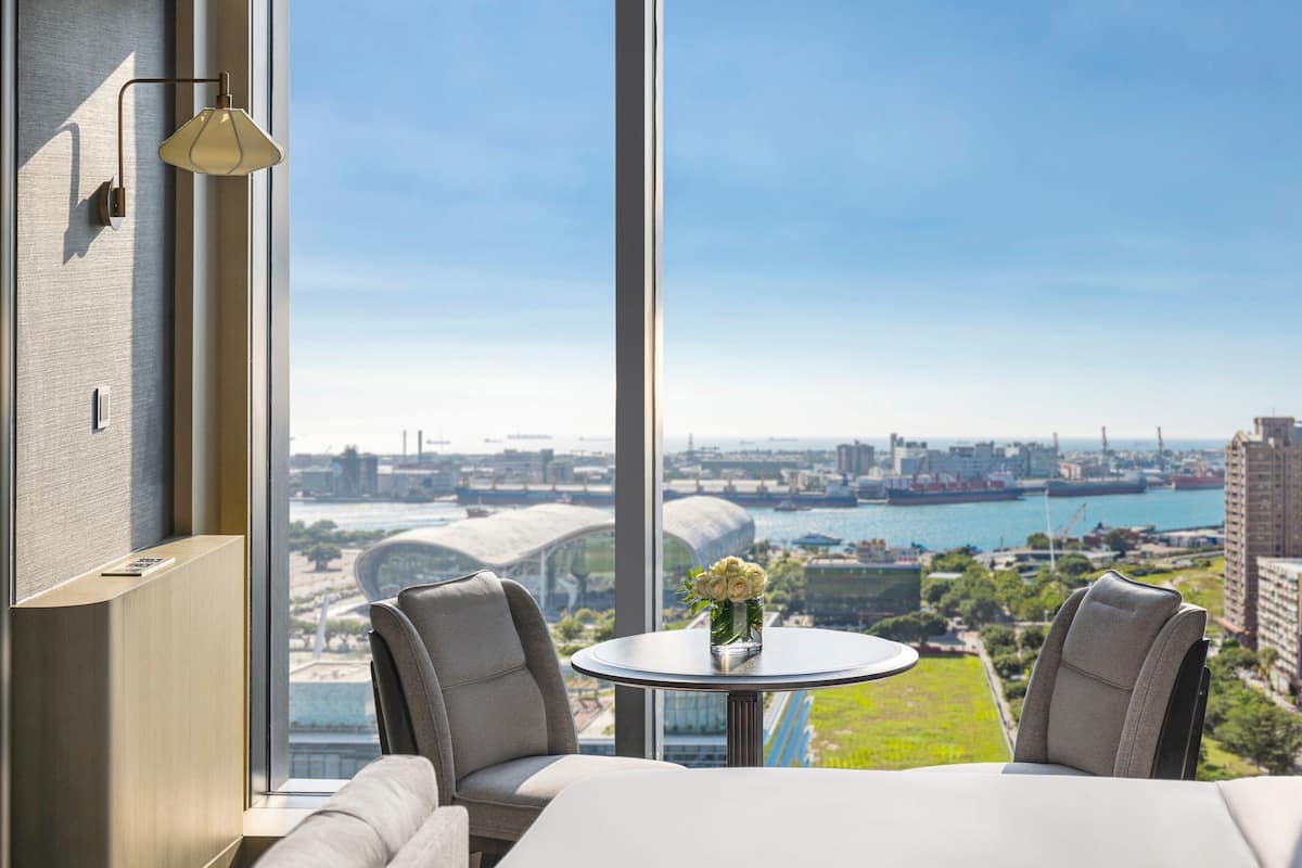 Hochwertige Bettwaren, Minibar, Zimmersafe, Schreibtisch