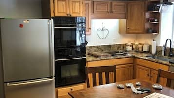 Frigorífic, microones, forn i placa de cuina