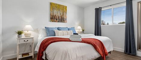 6 عدّة غرف نوم ومكتب وواي فاي مجانًا وملاءات أسرّة