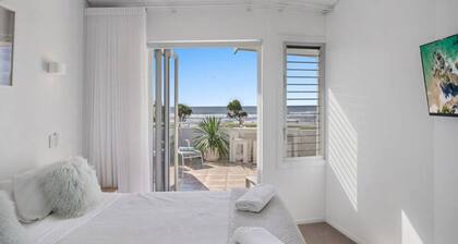 Lennox Head Waves Beachfront Penthouse