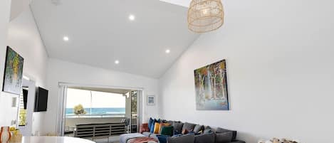 TV, Netflix, streaming services