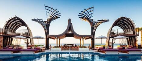 Outdoor pool, a heated pool