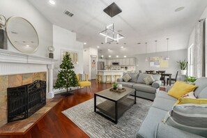 Smart TV, lareira, pebolim