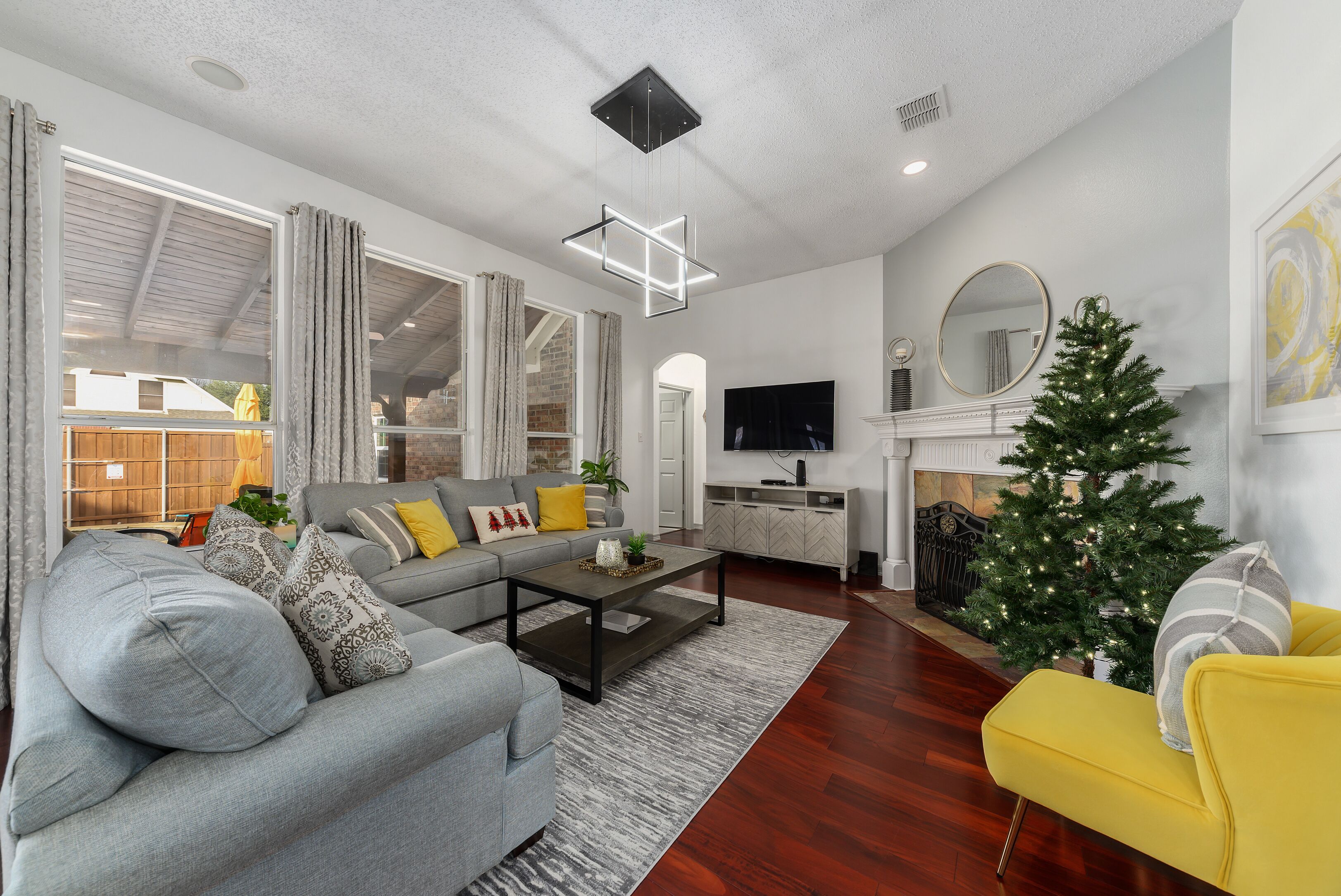 TV connectée, cheminée, baby-foot