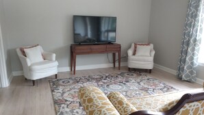 A living room with a sofa, two armchairs, a coffee table, and a flat-screen TV. - Family Friendly Fully Renovated Quiet House  (Dresden)
