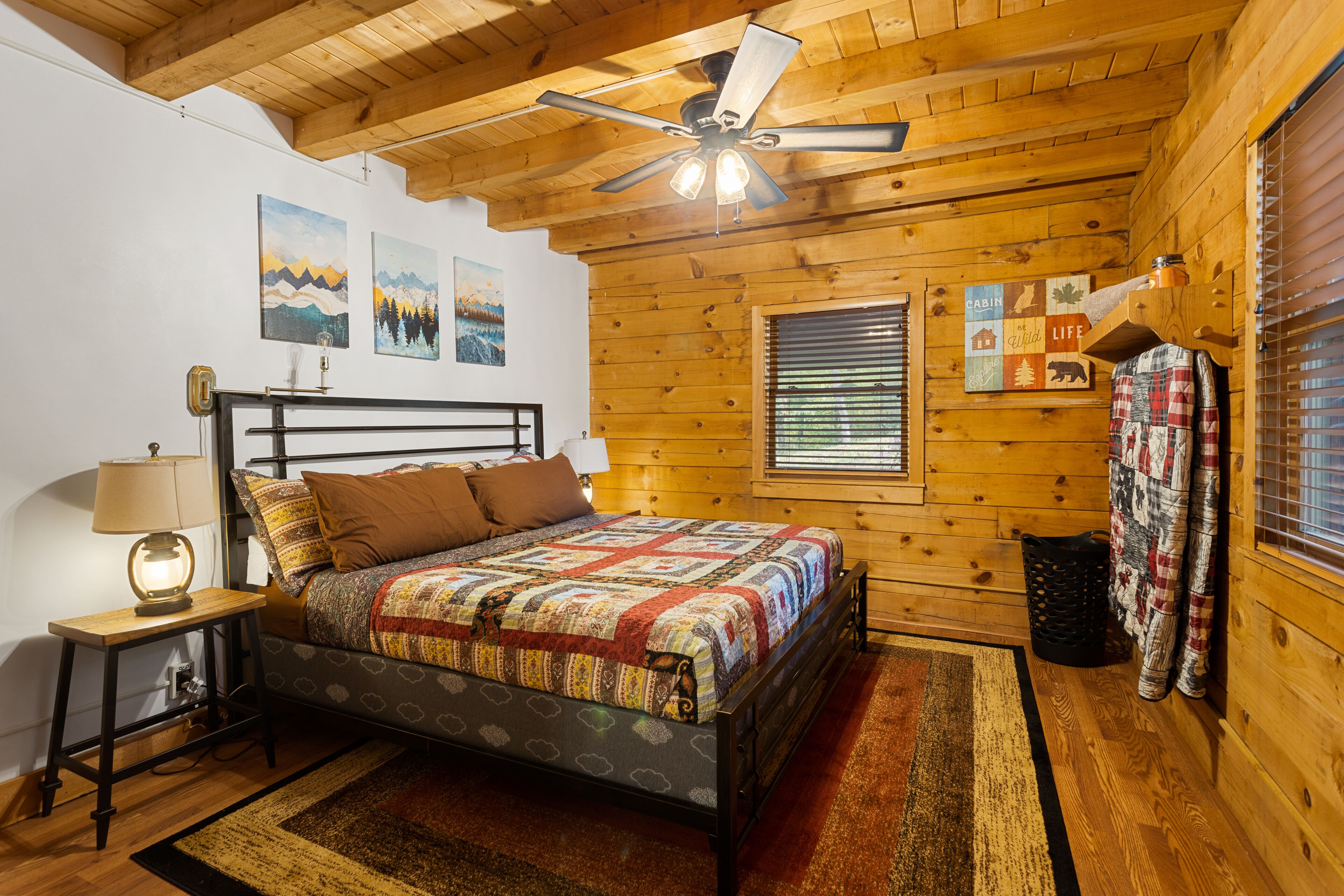 2 habitaciones, escritorio, tabla de planchar con plancha y wifi gratis 