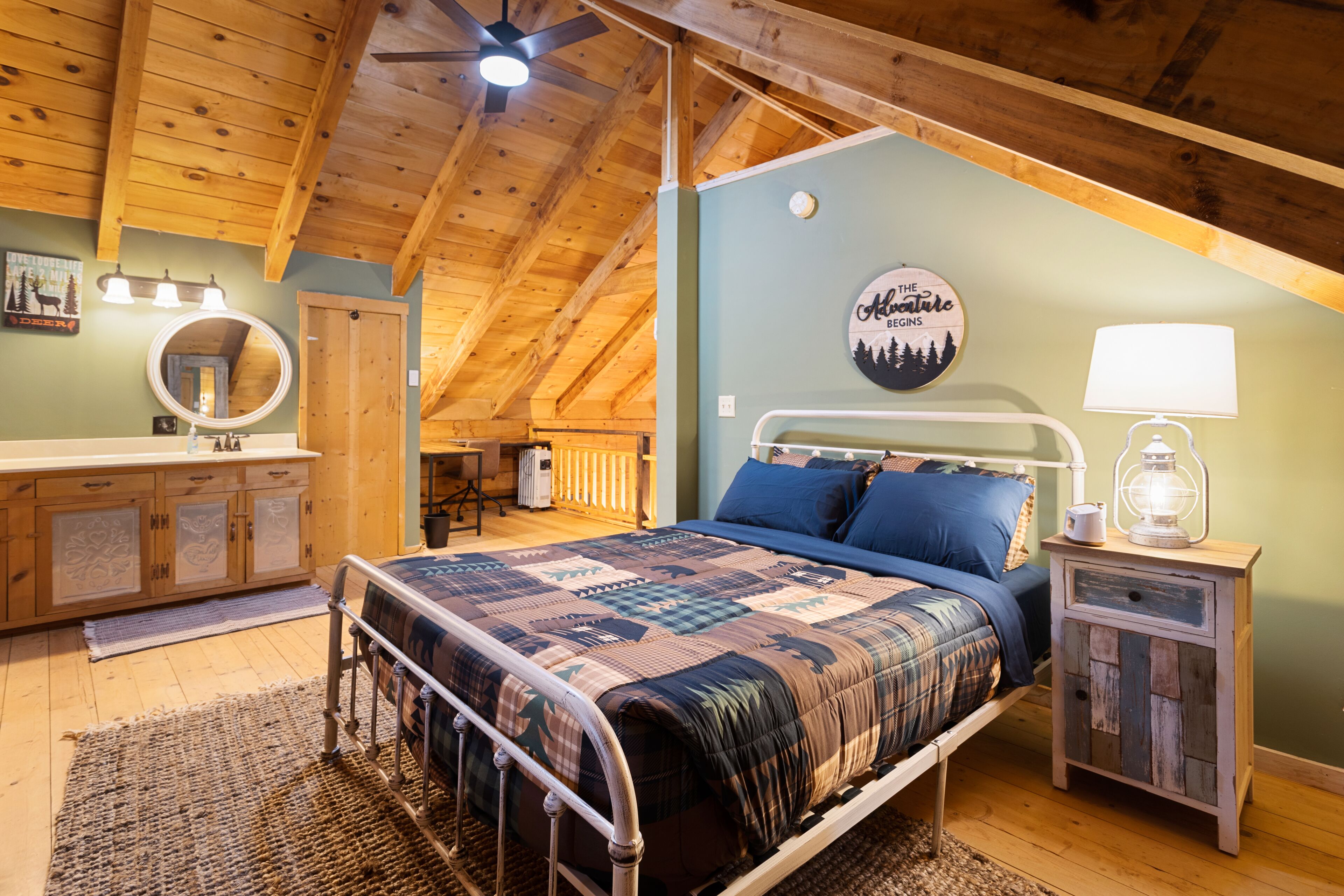 2 habitaciones, escritorio, tabla de planchar con plancha y wifi gratis 