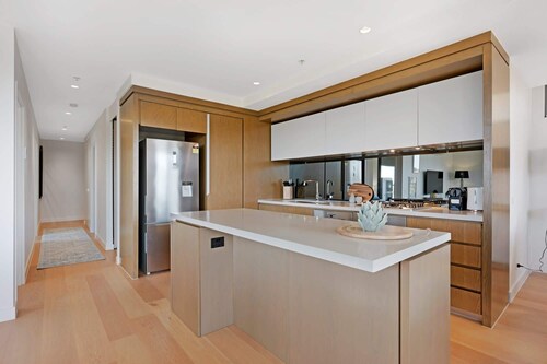 Luxury overlooking the Yarra