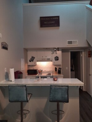 Fridge, microwave, stovetop, dishwasher