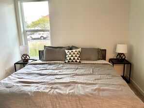 2 habitaciones, escritorio, tabla de planchar con plancha y wifi gratis 