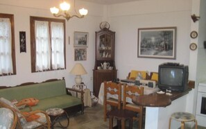 Villa, 3 Bedrooms, Balcony, Garden View | Living room