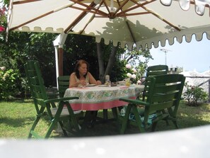 Villa, 3 Bedrooms, Balcony, Garden View | Outdoor dining