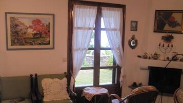 Villa, 3 Bedrooms, Balcony, Garden View | Living room