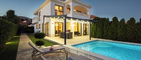 Outdoor pool, a heated pool