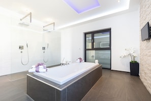 Villa, 5 Bedrooms, Private Pool, Garden View | Bathroom | Shampoo - Luxury City Villa Trogir (Trogir)