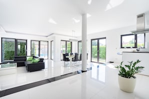 Villa, 5 Schlafzimmer, eigener Pool, Gartenblick | Innenbereich