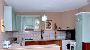 Villa, 2 Schlafzimmer, Kühlschrank | Esszimmer