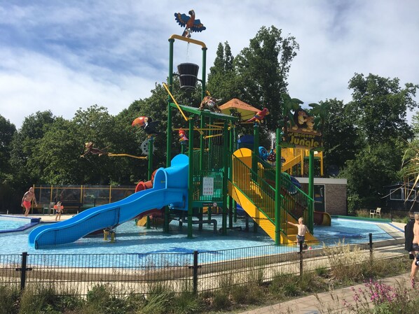 Chalet, 2 habitaciones, para fumadores, balcón | Alberca | Alberca al aire libre 