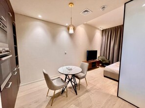 Studio (0 Bedroom) | Private kitchenette | Microwave, oven, dishwasher