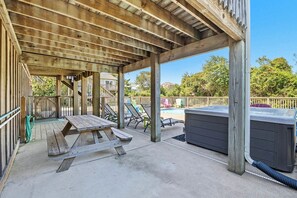 Outdoor dining - The Three Fish Inn | 1,110 ft. to the beach | Private Pool, Hot Tub (Duck)