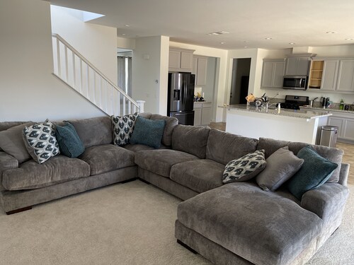 20 Minutes from Pechanga Casino** Menifee, CA. 6 bedrooms 5 bathroom House