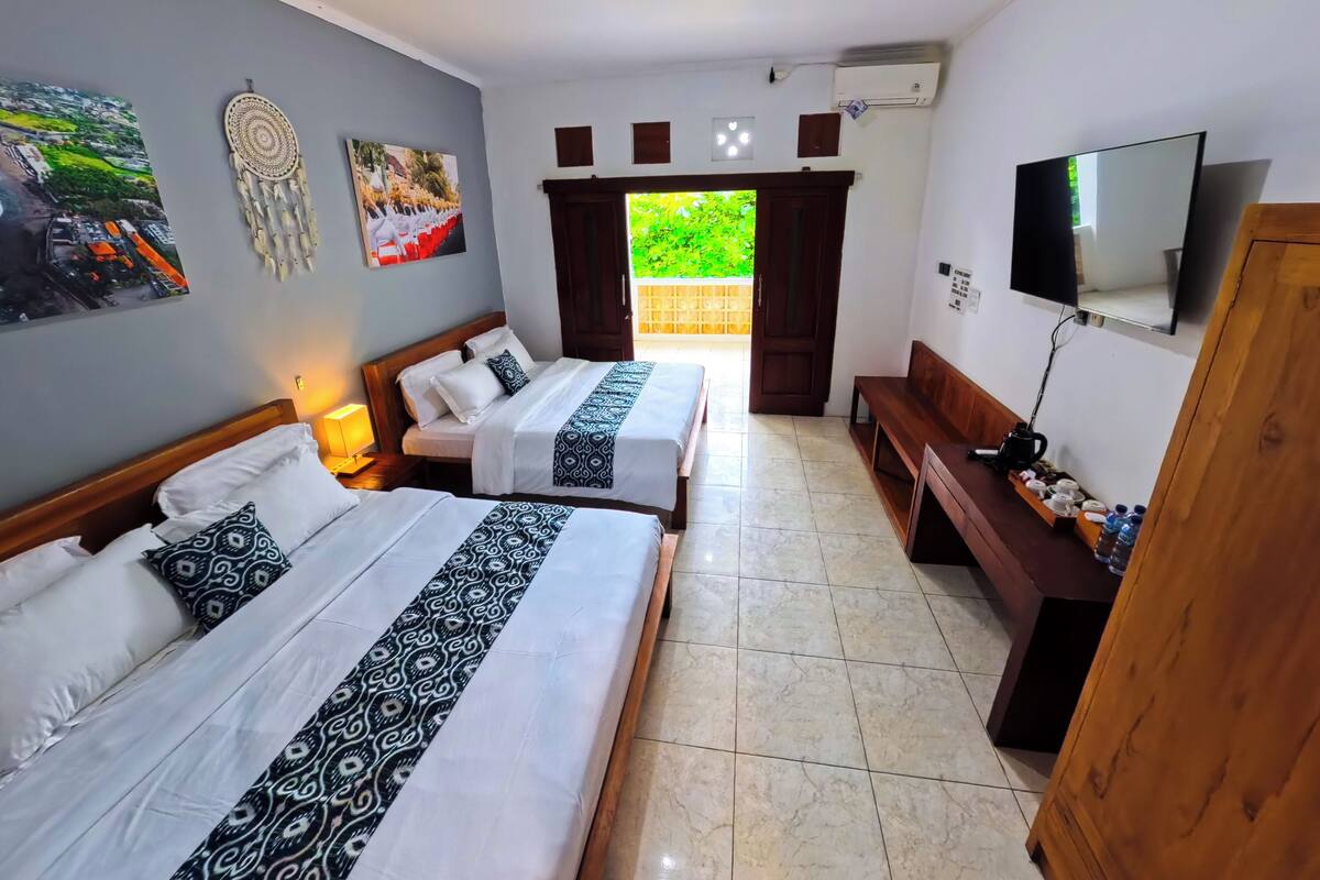 Deluxe Room | Desk, free WiFi