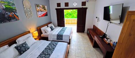 Deluxe kamer | Een bureau, gratis wifi