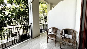 Deluxe Room | Desk, free WiFi