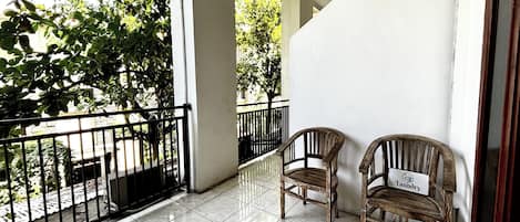 Deluxe Room | Desk, free WiFi