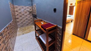 A bathroom with a shower, a wooden bench, and a tiled floor. - Ketapang Guesthouse Echo Beach Canggu (Canggu)