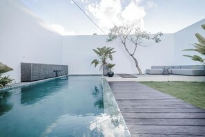 Kolam renang outdoor