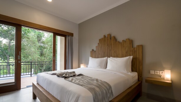 Deluxe Studio, 1 King Bed | In-room safe, desk, WiFi (free), bed sheets - Asanaya Suite (Canggu)