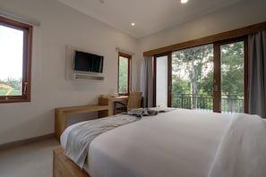 Deluxe Studio, 1 King Bed | In-room safe, desk, free WiFi, bed sheets - Asanaya Suite (Canggu)