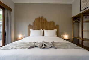 Deluxe Studio, 1 King Bed | In-room safe, desk, free WiFi, bed sheets - Asanaya Suite (Canggu)