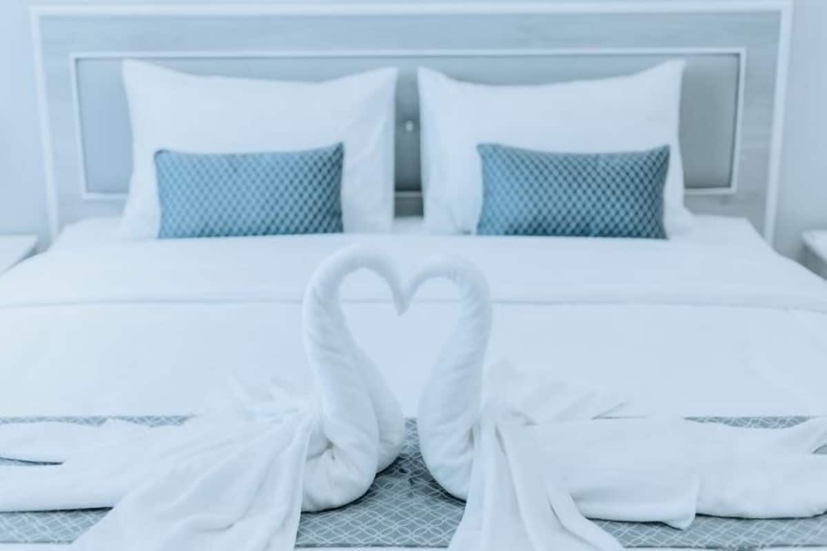 Free WiFi, bed sheets