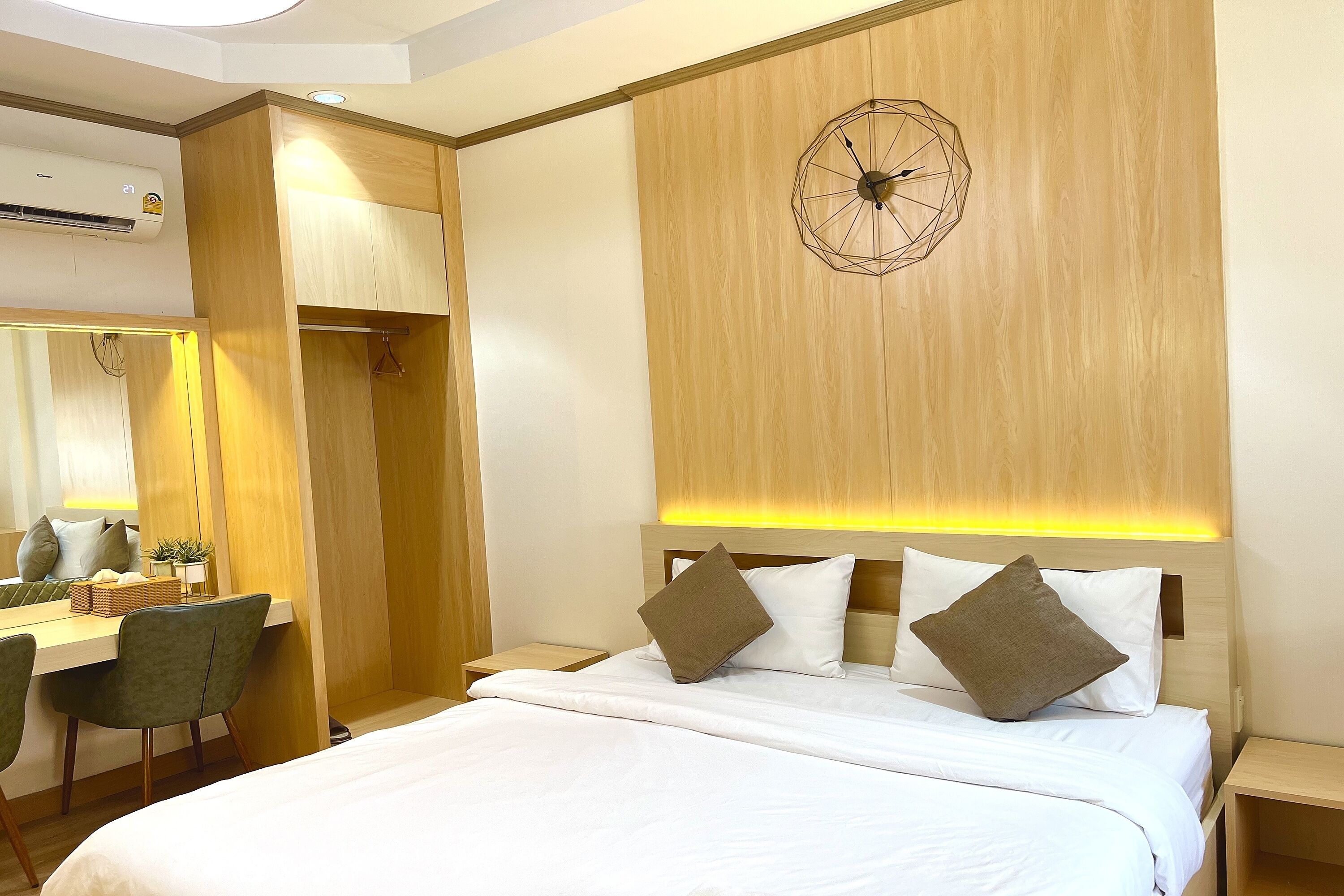 double room | desk, free wifi, bed sheets