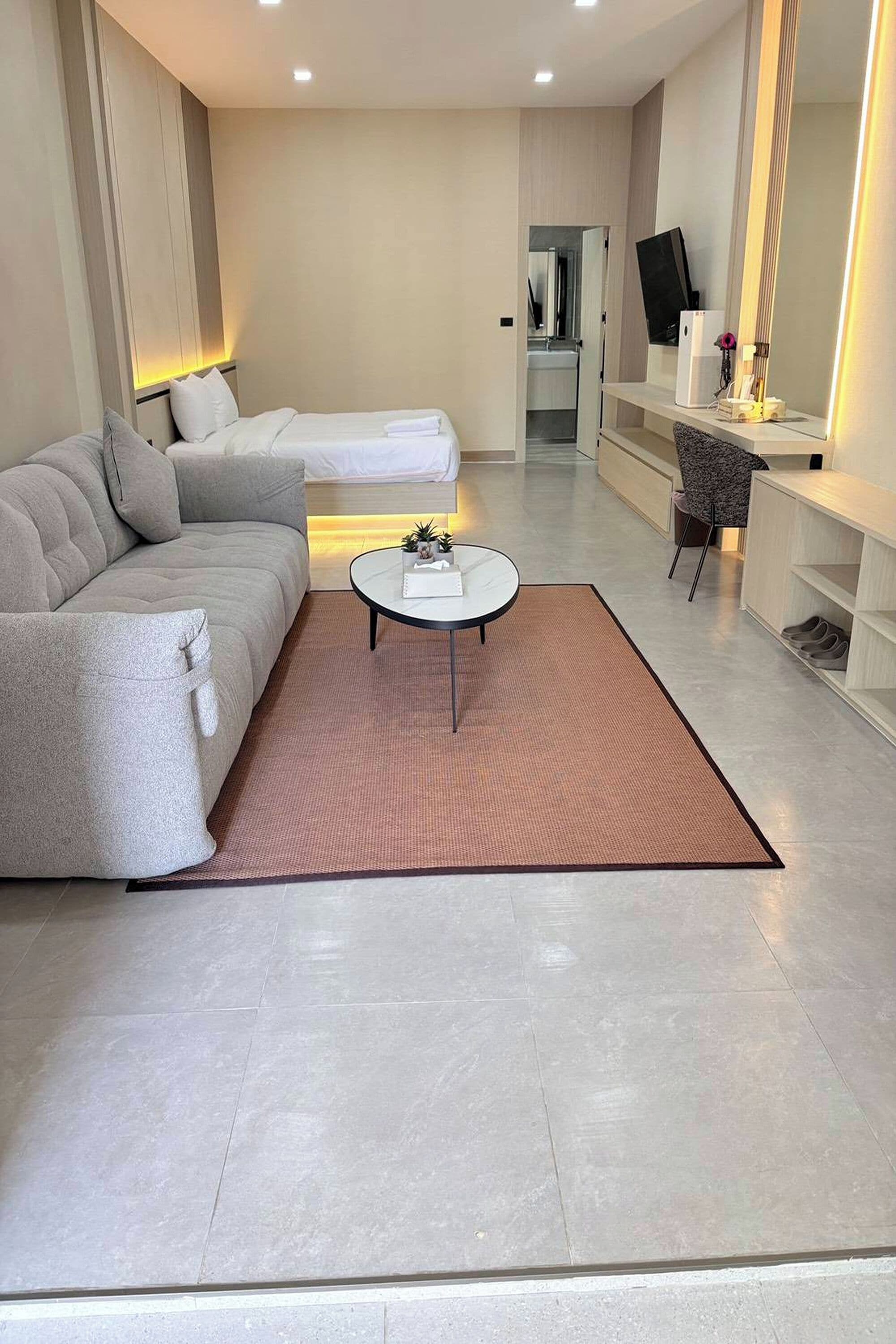 Room, 1 King Bed | Desk, free WiFi, bed sheets