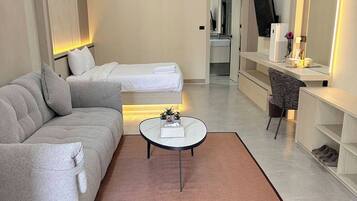 Room, 1 King Bed | Desk, free WiFi, bed sheets