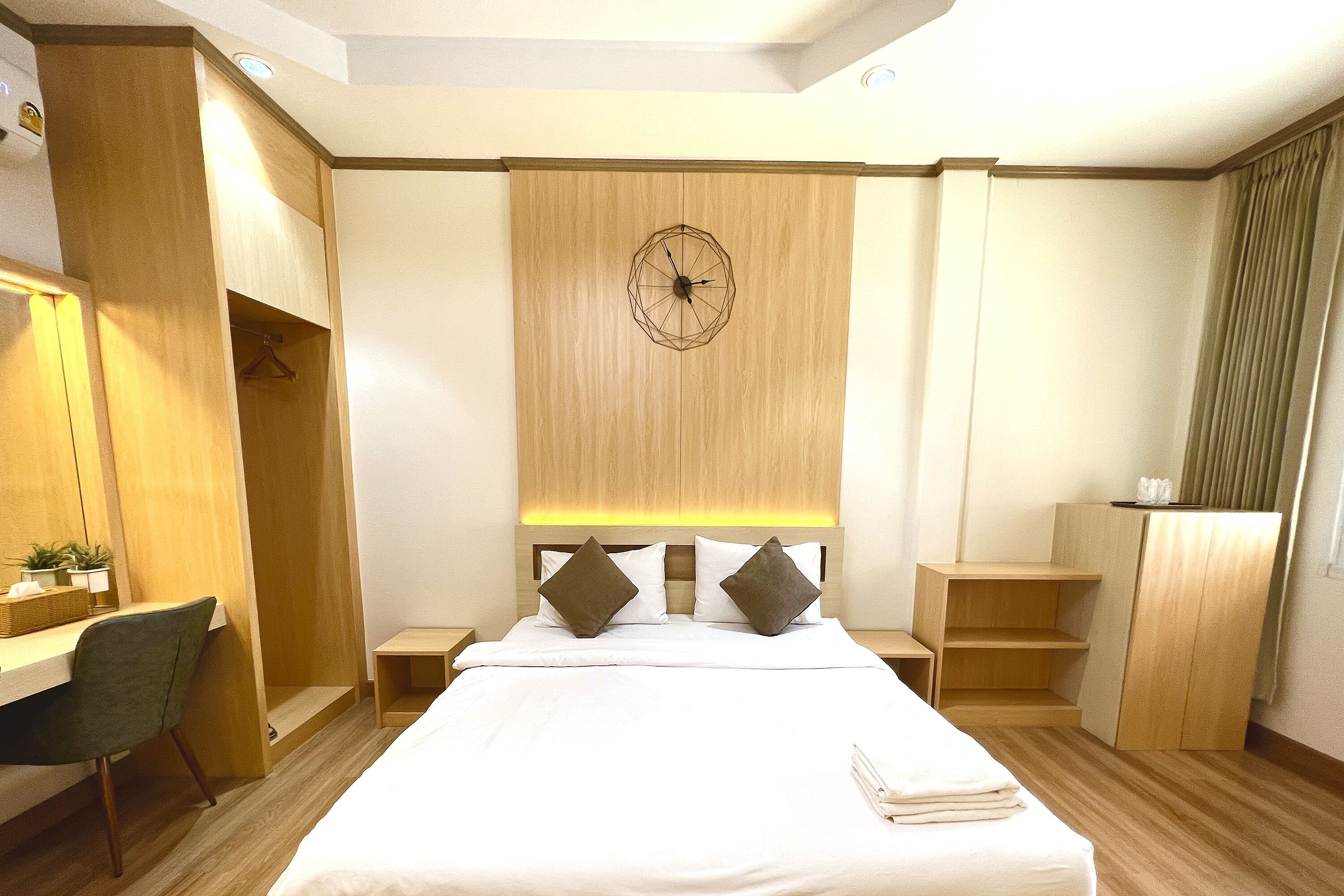 double room | desk, free wifi, bed sheets