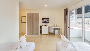 ตู้นิรภัยในห้องพัก, โต๊ะทำงาน, เตารีด/โต๊ะรีดผ้า, Wi-Fi ฟรี