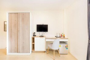 Caja fuerte, escritorio, tabla de planchar con plancha y wifi gratis