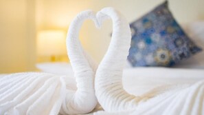 Safe på rommet, skrivebord, strykejern/-brett og wi-fi (inkludert)