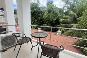 Caja fuerte, escritorio, tabla de planchar con plancha y wifi gratis