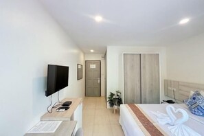 In-room safe, desk, iron/ironing board, free WiFi - Mystays Phuket (Ko Kaeo)