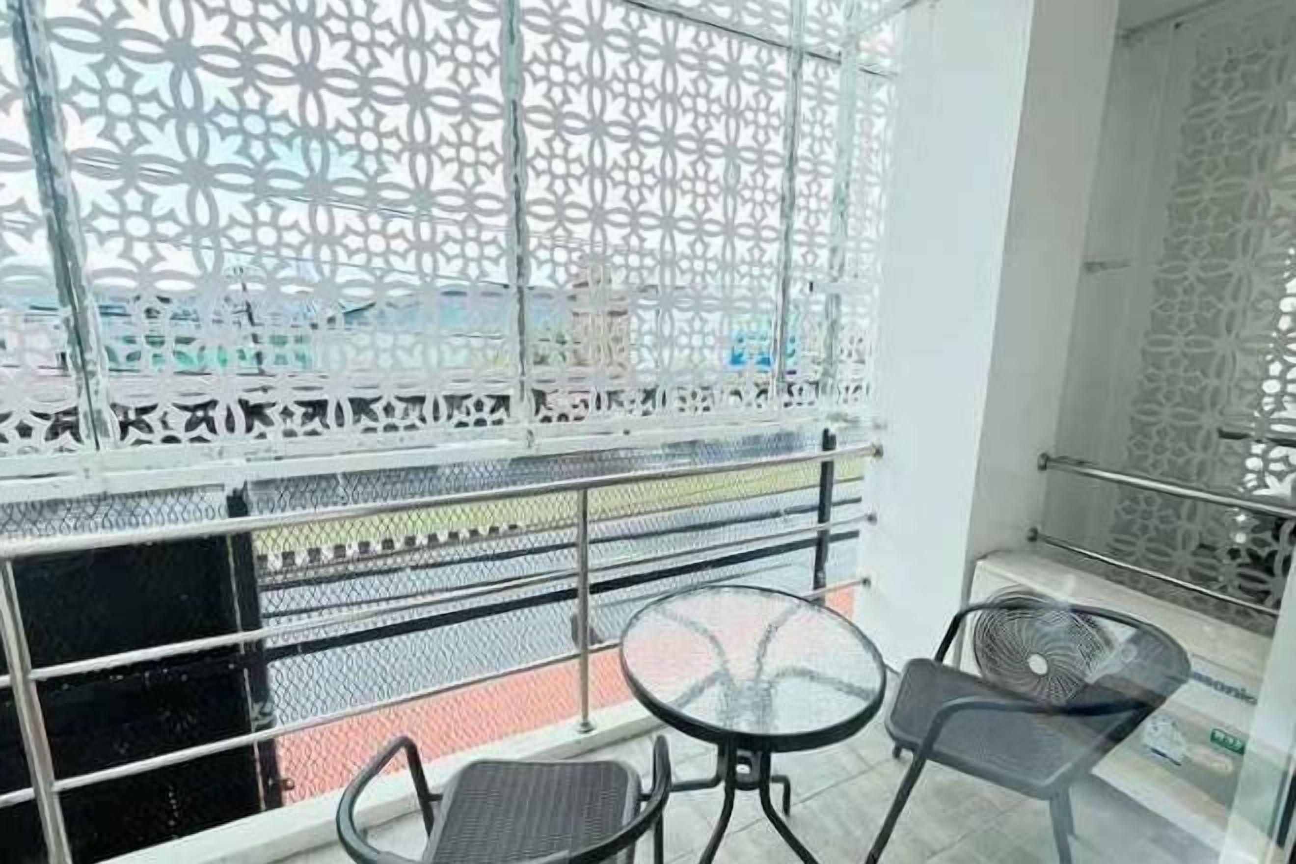 In-room safe, desk, iron/ironing board, free WiFi