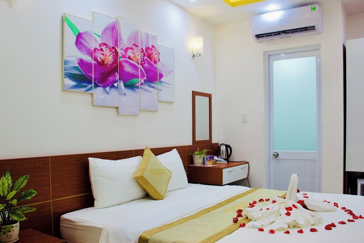 Minibar, escritorio, wifi gratis y ropa de cama 
