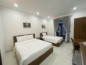 Deluxe Triple Room | Desk, free WiFi, bed sheets - Duong Chau Boutique Hotel (Bien Hoa)