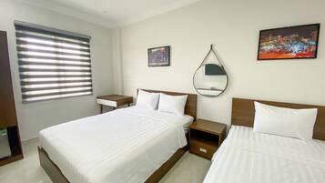 Escritorio, wifi gratis y ropa de cama