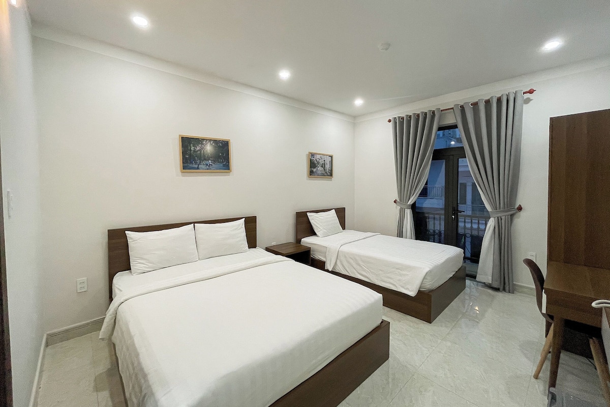 Desk, free WiFi, bed sheets