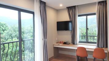 Minibar, in-room safe, desk, free WiFi